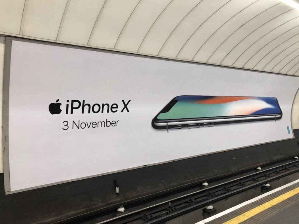 iPhone X Londra Metrosu